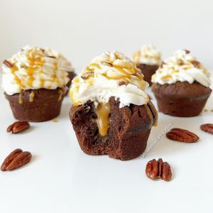 Brownies cup cœur caramel chantilly vanille pécan